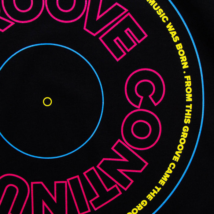 MY Continuous Groove Back Print - Tshirt - Black
