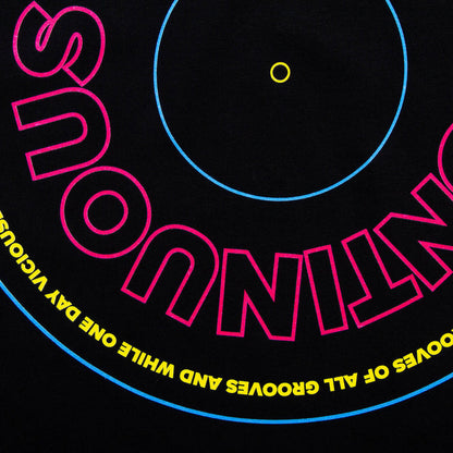 MY Continuous Groove Back Print - Tshirt - Black
